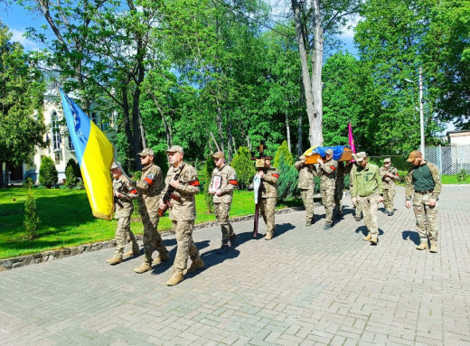 Сум’яни попрощалися із 37-річним солдатом Василем Зарком фото