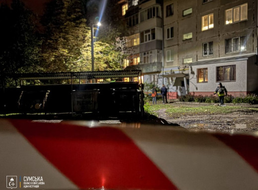 Ворожий ударний БПЛА влучив у Ковпаківському районі Сум: пошкоджено багатоповерхівки фото