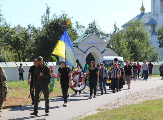 На Путивльщині попрощалися із загиблим захисником, який 3 місяці вважався зниклим безвісти фото