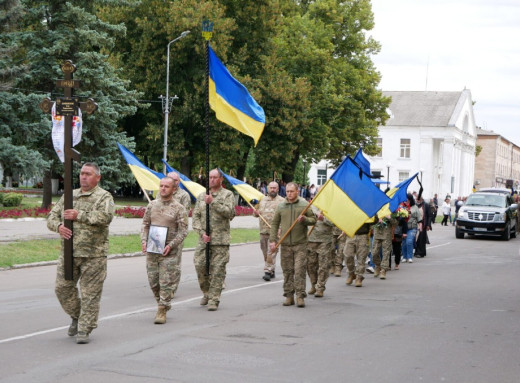 На Сумщині попрощалися із загиблим захисником Ігорем Ампілоговим фото На Сумщині попрощалися із загиблим захисником Ігорем Ампілоговим фото