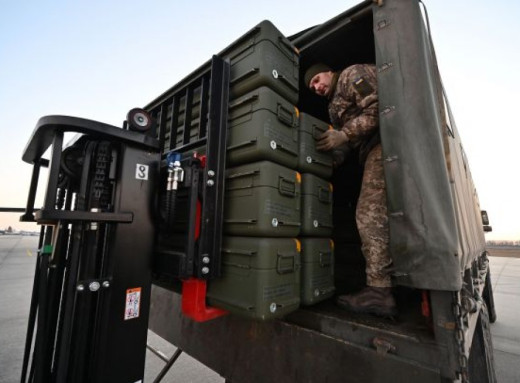 США вже відновили військову допомогу Україні фото