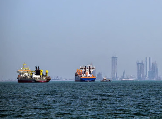 Британія збирає понад 40 країн для переговорів щодо Ормузької протоки фото