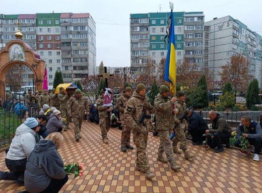 Сумська громада попрощалася із загиблим захисником Олександром Кочурою фото