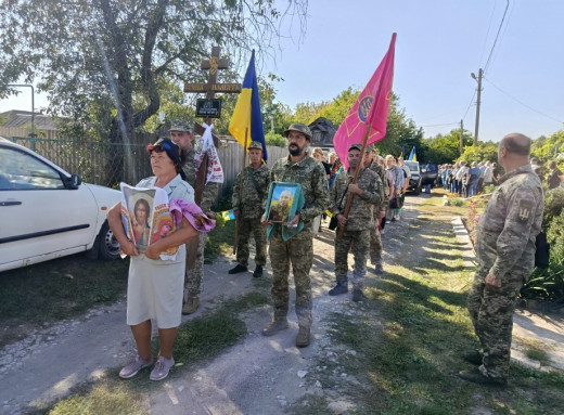 Буринська громада попрощалася із загиблим захисником Віктором Ліфером фото
