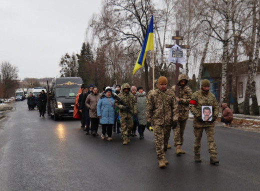 У Тростянці попрощалися із захисником Олегом Лоскучерявим фото