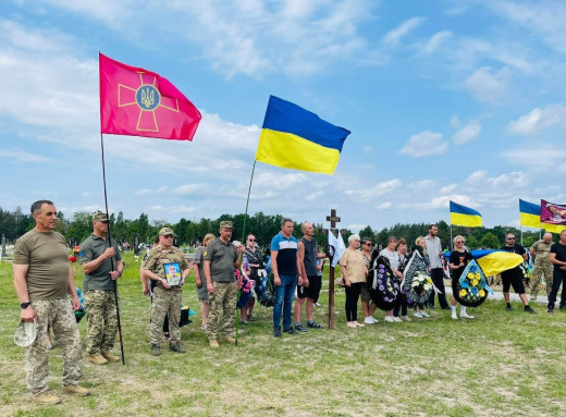 Кролевецька громада провела в останню путь героя Євгенія Пасльона фото Кролевецька громада провела в останню путь героя Євгенія Пасльона фото