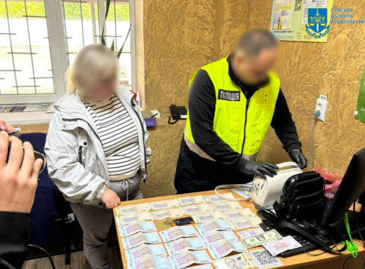 У Конотопі медсестру підозрюють в організації схеми ухилення від мобілізації через фіктивні шлюби фото У Конотопі медсестру підозрюють в організації схеми ухилення від мобілізації через фіктивні шлюби фото