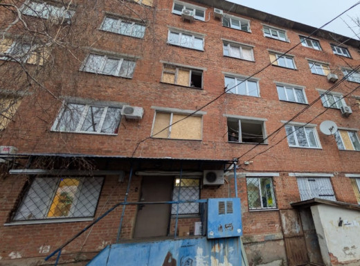 Наслідки ворожої атаки: у Сумах зафіксовано пошкодження вже у 13 будівлях фото