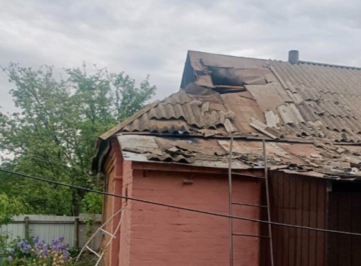 У Ромнах росіяни поранили чоловіка, атакувавши будинок БПЛА фото У Ромнах росіяни поранили чоловіка, атакувавши будинок БПЛА фото
