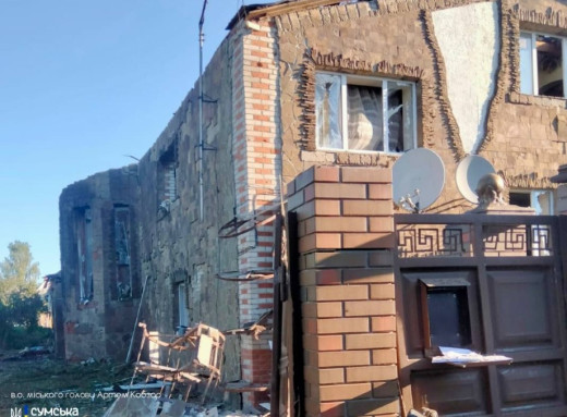 Російські безпілотники пошкодили будинки у Сумській громаді фото