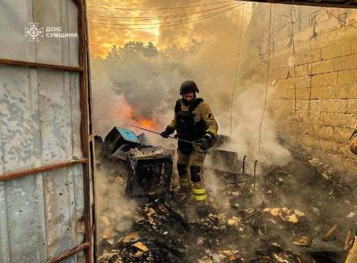 Вночі у Стецьківці рятувальники ліквідували пожежу в гаражі фото Вночі у Стецьківці рятувальники ліквідували пожежу в гаражі фото
