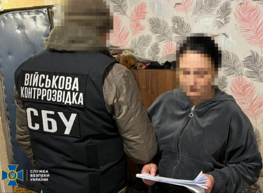 Жителька Конотопа коригувала російські атаки та встановлювала ретранслятори для дронів фото