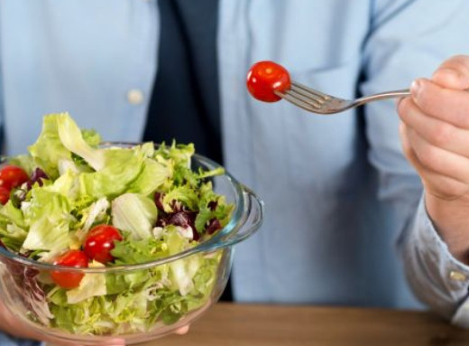 Не кількість, а дефіцит: фітнес-тренер назвав головний секрет схуднення фото