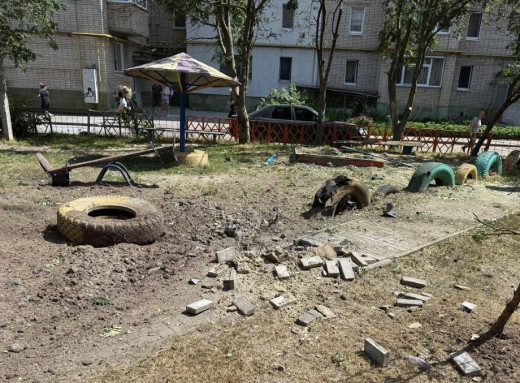 Сумська громада під серією ударів БпЛА: загибла та поранені, значні руйнування фото Сумська громада під серією ударів БпЛА: загибла та поранені, значні руйнування фото