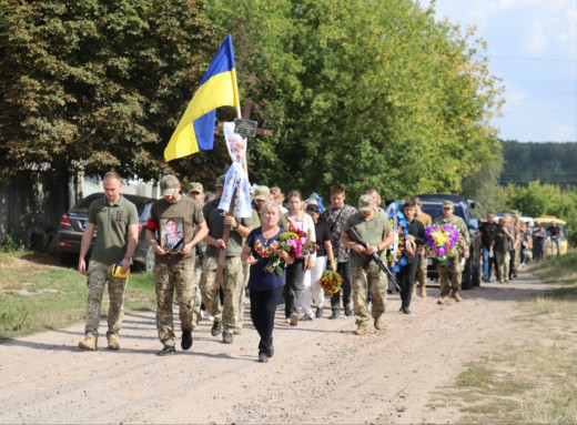 У Тростянецькій громаді попрощалися із героєм Владиславом Лозою фото