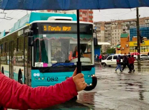 У Сумах через планові відключення світла тролейбуси курсують з порушенням розкладу фото У Сумах через планові відключення світла тролейбуси курсують з порушенням розкладу фото