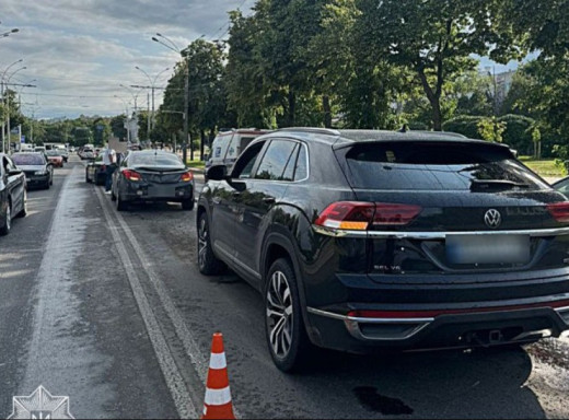 Потрійна ДТП у Сумах: водійка влашутвала аварію перед світлофором фото Потрійна ДТП у Сумах: водійка влашутвала аварію перед світлофором фото