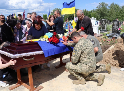 У Тростянецькій громаді попрощалися із загиблим захисником Андрієм Святушенком фото