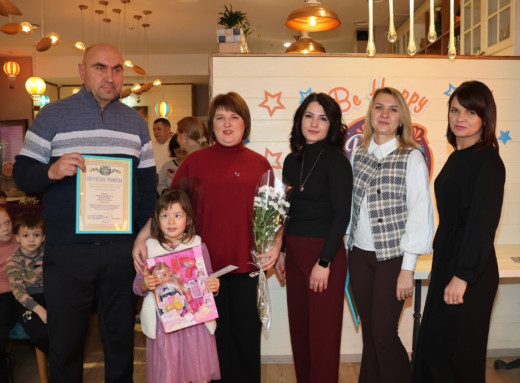 У Сумах для 30 дітей-сиріт та дітей, позбавлених піклування, організували теплу зустріч із подарунками фото