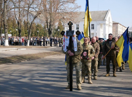 У Ромнах попрощалися із захисником Валерієм Шпотом фото