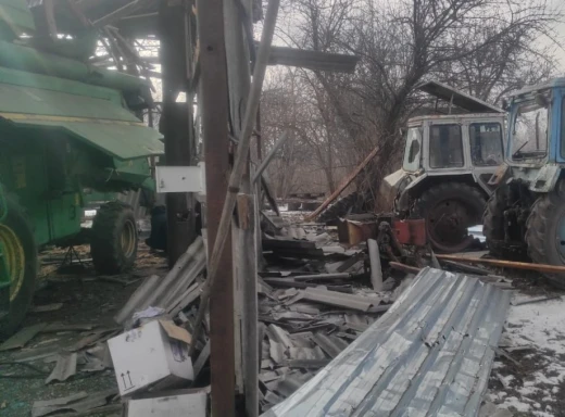 Окупанти обстріляли Великописарівську громаду: пошкоджені будинки та фермерське господарство фото