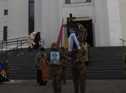 Конотопська громада провела в останню путь солдата Артема Кочіна фото