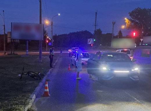 У Сумах велосипедист спровокував ДТП: двоє травмованих фото У Сумах велосипедист спровокував ДТП: двоє травмованих фото