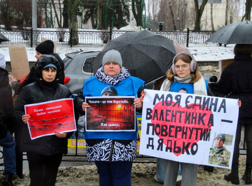 Вірю, чекаю, кохаю – у Сумах пройшла акція підтримки безвісти зниклих та полонених фото