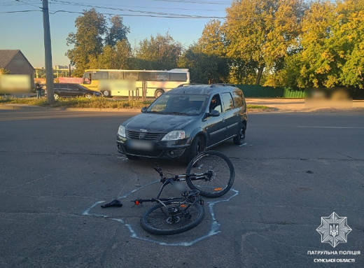 У Сумах на Білопільському шляху автомобіль збив велосипедиста фото У Сумах на Білопільському шляху автомобіль збив велосипедиста фото