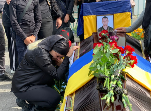 У Глухові попрощалися із загиблим захисником Денисом Курятниковим фото
