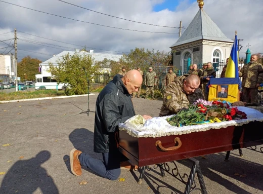 У Глухові попрощалися із захисником В’ячеславом Косолапом фото