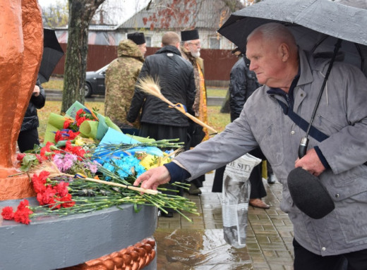 У Сумах вшанували пам'ять жертв Голодомору фото