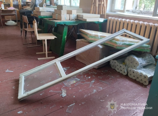 У Конотопі через ракетний удар пошкоджені будинки і школа фото