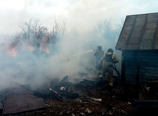 На Сумщині ворожий обстріл призвів до пожежі в прикордонному селі фото