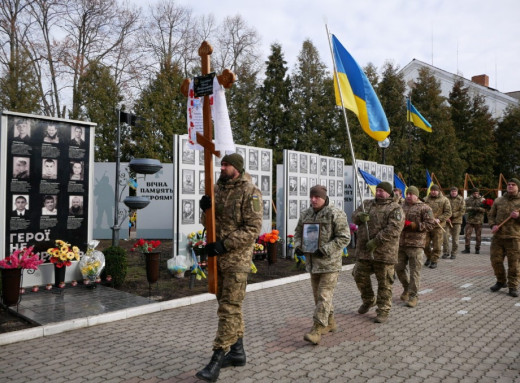 У Ромнах попрощалася із захисником Сергієм Сизоненком фото