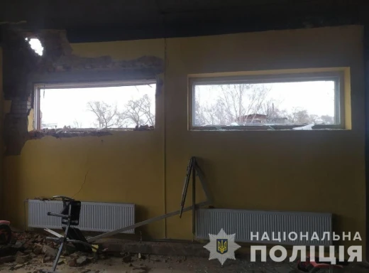 Війська рф пошкодили житловий будинок, магазин, адмінбудівлі та ліцей (фото) фото