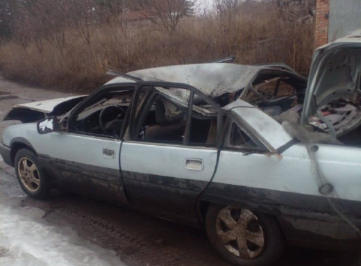Атака дрона на цивільне авто у Сумському районі: двоє чоловіків отримали поранення фото