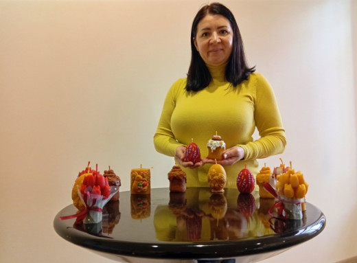 «Свої свічки я роблю тільки у гарному настрої» - як сумʼянка створює вироби з бджолиного воску фото