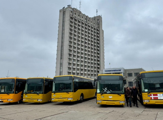 Львів передав Сумам 5 автобусів для евакуації населення фото