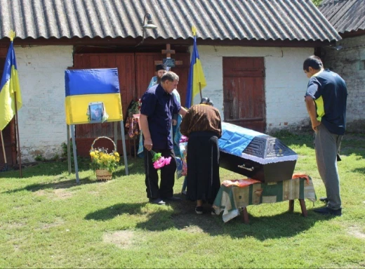 На Конотопщині попрощалися із загиблим на війні Володимиром Кудлаєм фото