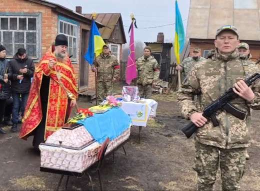 У Миколаївській громаді попрощалися із 22-річним захисником Олександром Антоненком фото