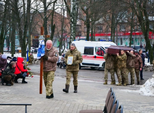 У Ромнах провели в останню путь героя Анатолія Юрченка фото