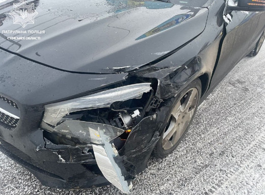 На вулиці Сумської артбригади зіткнулися Mercedes-Benz та Mazda фото