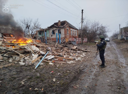 Росіяни скинули КАБ на Краснопілля: поранене подружжя, зруйновані будинки фото