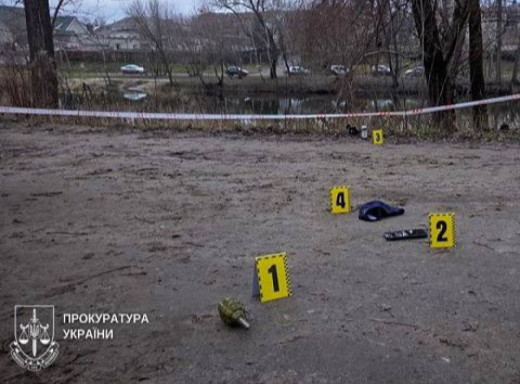 У Сумах перед судом постане чоловік, який погрожував поліцейським гранатою під час затримання фото