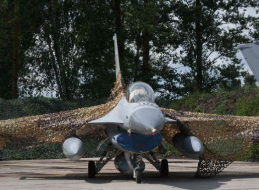 Український пілот F-16 встановив рекорд зі збиття ракет за один виліт фото