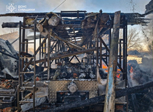 У Шосткинському районі російські дрони знищили пожежне депо фото