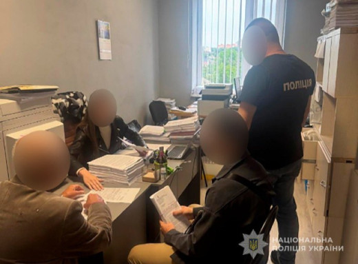 Четверо жителів Сум постануть перед судом за використання зібраних грошей для ЗСУ на власні потреби фото