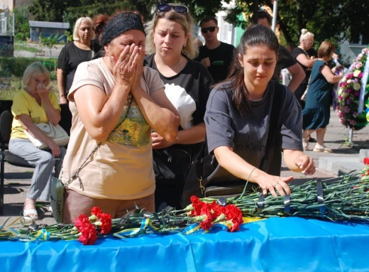 Шосткинці попрощалися із захисником Сергієм Бойком фото