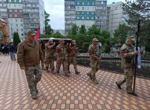 Сумська громада попрощалася із захисником Олександром Майбородою фото Сумська громада попрощалася із захисником Олександром Майбородою фото